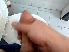 Hey, check out this Argentinian morning handjob session in casual style