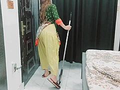 Pakistani housewife shares intimate moments with her husband 😊