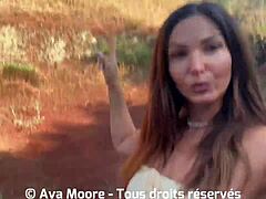 Belle Amatrice Française Se Fait Baiser Par Un Groupe D'Inconnus Dans Les Bois