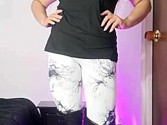 i love how this colombian latina aunt with giant cameltoe masturbates her juicy vagina in leggings for her nephew