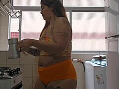 Usando um shorts curto e socado pra mostrar que eu quero vara?