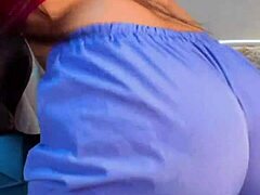 Roseredvip licks pussy
