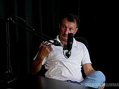 Carlos Urach shares top moments in preliminares podcast with Bia Hot and Pri Melancia, exploring swingers and domination in see-through lingerie.
