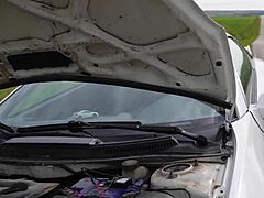 Oh Wow, I Gave Myself to That Stranger Who Fixed My Car on the Highway! 🚗