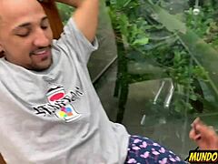 This peituda gostosa casually handles the small atrevido guy by giving him intense anal action in her milf style.
