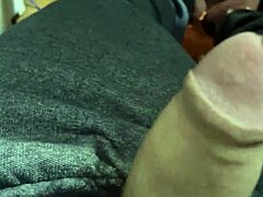 ei, hoje é dia de bater uma punheta vendo meu pau peludo e axilas cabeludas no striptease solo