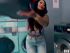 Big cock shemale Eva Maxim boldly fucks big ass teen Hailey Rose