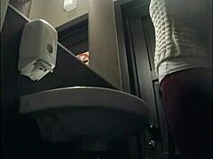 カフェトイレの隠しカメラ冒険が続く、女子たちのmov 100