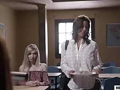 Geile milf lerares straft studente en mama af met harde neukbeurt - Alexis Fawx Mackenzie Moss Kendra James