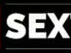 Wow! Dünne Jayla De Angelis nimmt ihn tief in den Arsch!