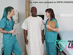 Hey, Bock auf eine wilde Krankenhaus-Dreier-Parodie?