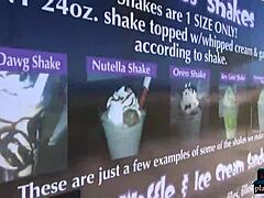 Ei, quer ver essa latina exótica de 18+ foder por dinheiro num caminhão de sorvete?