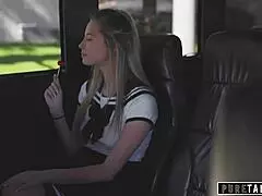 Дивља ВР групна акција са возачем аутобуса