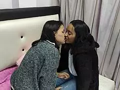 Izkorišča žalostno latino prijateljico Somer! 😢