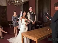 Bride4k vågar vara otrogen offentligt