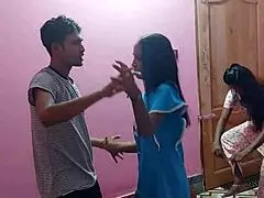 Uttaran20 organise un plan à trois sauvage avec l’ancienne amie de sa femme en bikini bengali, vidéo sexe hard. Deux filles mignonnes dominent un mec chanceux.