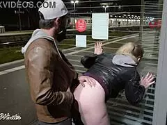 To tyskere knuller hardt på travel togstasjon