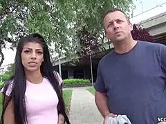 Немецкий скаут - Отчим привёл 18-летнюю падчерицу на уличный кастинг за бабки