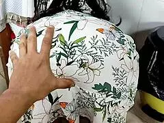 Gorąca młoda żona 18+ wrzeszczy podczas ostrych uniesień