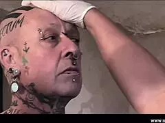 Dominatrix Mistress April vládne vězení v Grossenhainu při výslechu