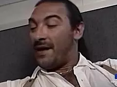 Не мога да се начудя на Джулия Чанел, тая зашеметяваща брюнетка с огромни цици, която я чукат в кола.