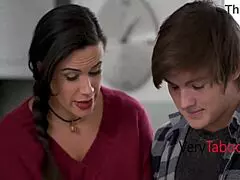 Stedmødre Penny Barber og Macy Meadows deles til ferie-blowjob godbid