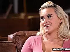 Indica Monroes geile plan voor Kit Mercer ontketent intense lesbische orgasmes