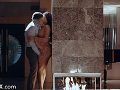 Eroticax, γαμάω τον μεγαλύτερο μπαμπά μου! Πόσο βαθιά μπορώ να πάρω τον πούτσο του στο ξυρισμένο μου μουνί;