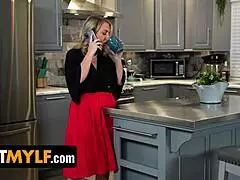 Curvy milf begs doctor to rub and drill her pussy in therapy session