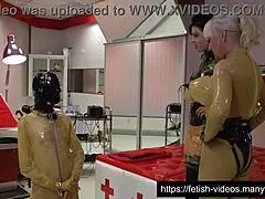 Peedolly slouží jako moje veřejná gumová toaleta fetish