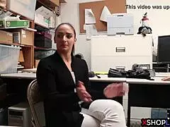 Mladá 18+ zlodejka a mama vymrdané ochrankárom, kurva! 😱