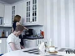 Rig dreng driller tutor med fløde og pik