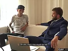 Jonge thug Mark Rich slikt zaad na bareback op kantoor