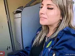 Моя соседка по автобусу разгорячилась и публично заглотила мой член и сперму - рискованный трейлер