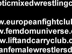 Angelica Heart slåss mot James i naken erotisk bryting med intens fitte-licking