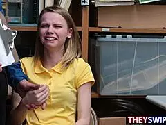 Cop bestraft Einbrecherin Catarina Petrov hart mit Riesen-Schwanz Arschfick im Büro