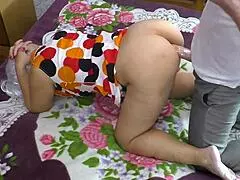 Konen bønfaldt mandens ven om anal i hendes kurvede røv