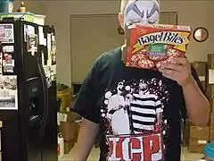 flip flop pizza bagel bites in kitchen show