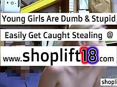 Remaja blonde kecil kena tangkap dan hentam kuat oleh polis di pejabat