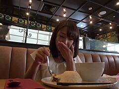 约会后，酒店房间氛围，她露出软绵绵大奶