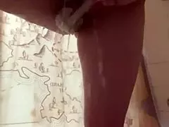 Laina Marie Masturbates with Shower Head