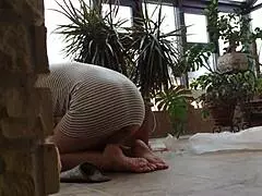 i trimmed this video of skirt flashing amateurs