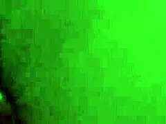 grabo a mi hermanastra sin que se de cuenta y la acaricio y le meto la mano