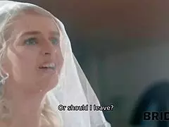 Тази булка се развихри на открито на сватбата си! Публичният секс й дойде точно на място.