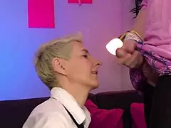 女の子がフェムボーイの玉を舐めて顔射フィニッシュ！