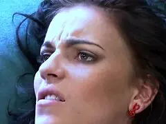 Intern offers pussy for company internship 😏