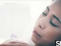 lesbian beauties lick pussy greedily 😍