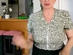 Watch busty milf mariaold dance for you