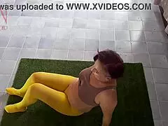 Regina Noir strips in yellow tights during public yoga workout!