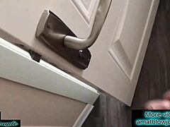 Min kompis mamma hjälpte mig komma med sina sexiga bröst